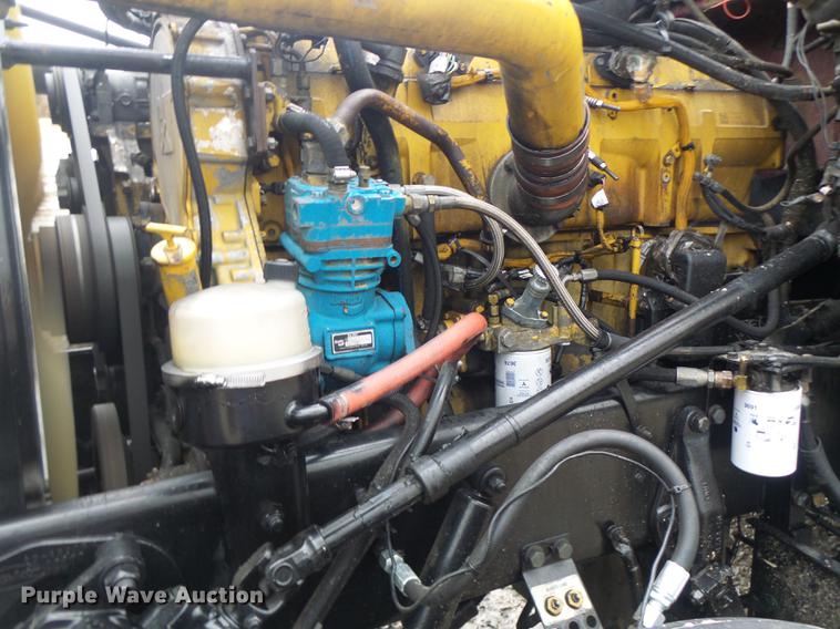 image for item DB9823 2005 Peterbilt 379 semi truck