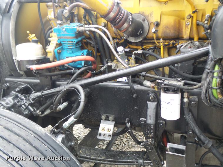 image for item DB9823 2005 Peterbilt 379 semi truck