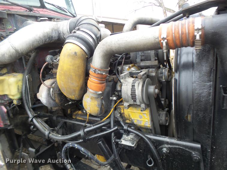 image for item DB9823 2005 Peterbilt 379 semi truck