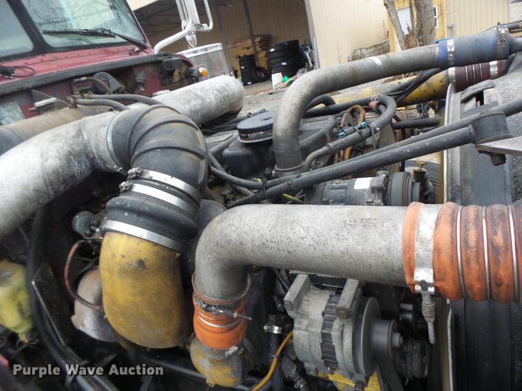 image for item DB9823 2005 Peterbilt 379 semi truck