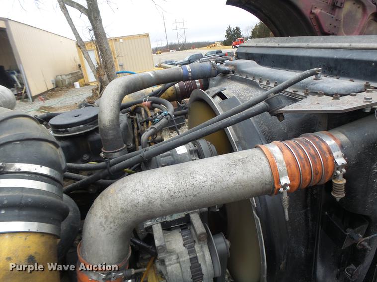 image for item DB9823 2005 Peterbilt 379 semi truck