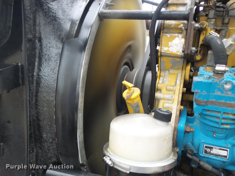 image for item DB9823 2005 Peterbilt 379 semi truck