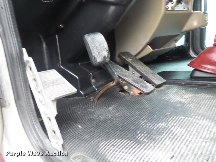 image for item DB9823 2005 Peterbilt 379 semi truck