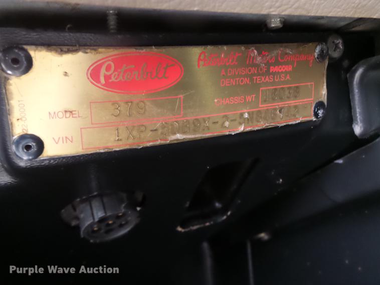 image for item DB9823 2005 Peterbilt 379 semi truck