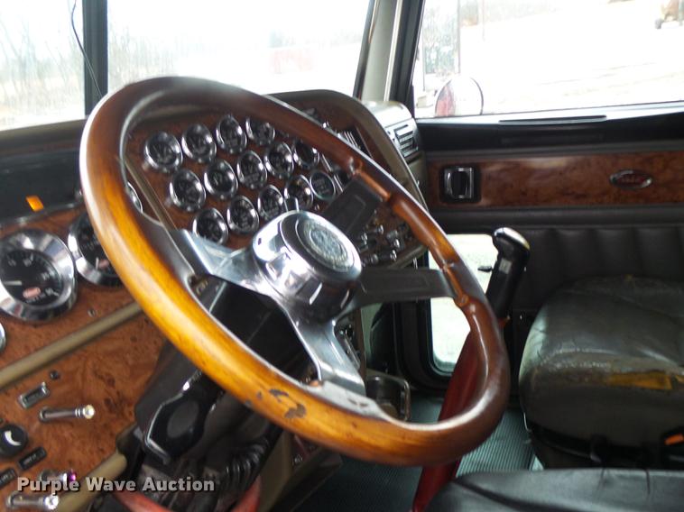 image for item DB9823 2005 Peterbilt 379 semi truck