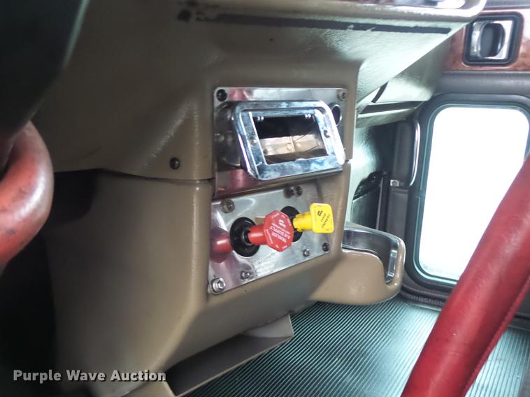 image for item DB9823 2005 Peterbilt 379 semi truck