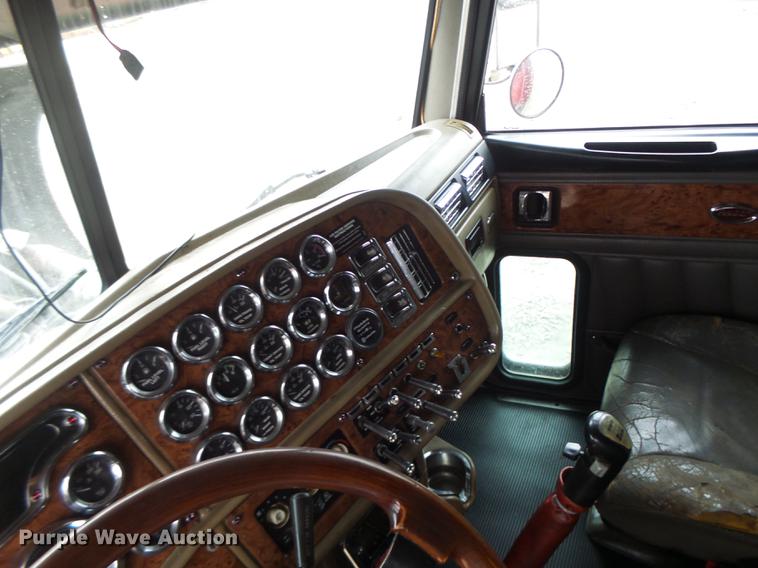 image for item DB9823 2005 Peterbilt 379 semi truck