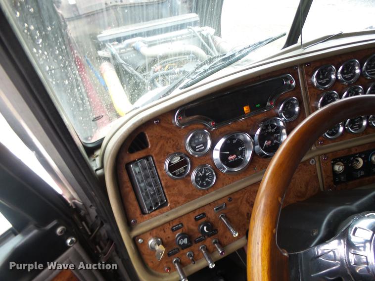 image for item DB9823 2005 Peterbilt 379 semi truck