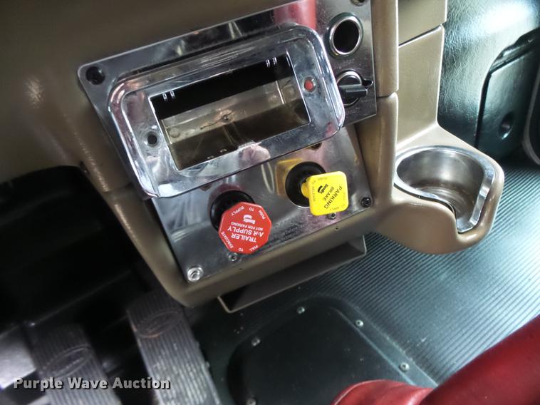 image for item DB9823 2005 Peterbilt 379 semi truck