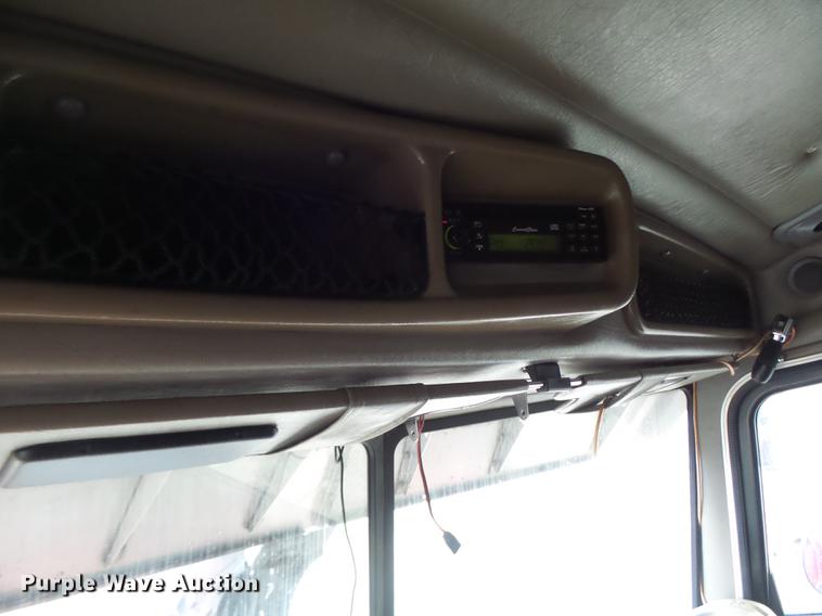 image for item DB9823 2005 Peterbilt 379 semi truck