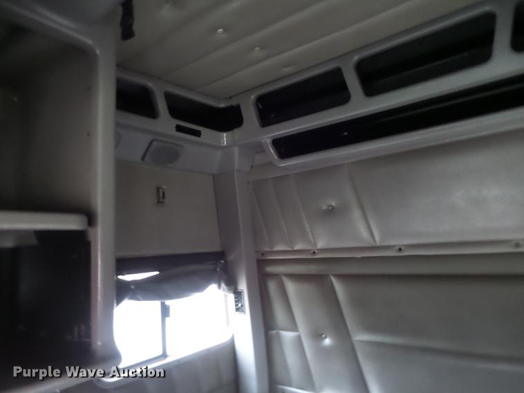 image for item DB9823 2005 Peterbilt 379 semi truck