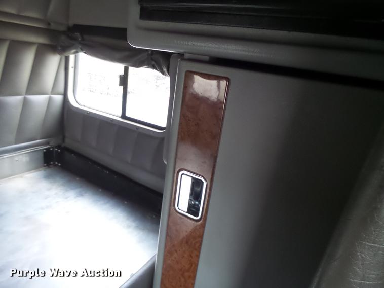 image for item DB9823 2005 Peterbilt 379 semi truck