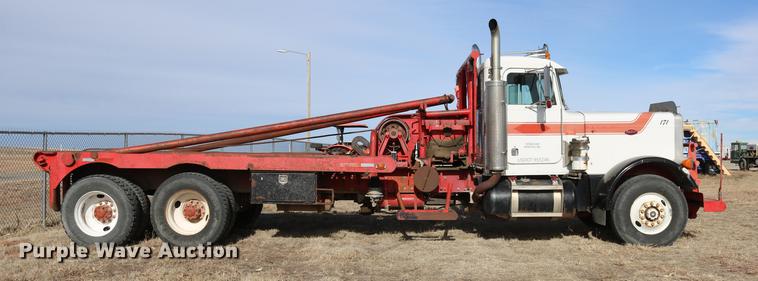 image for item DC3556 1982 Peterbilt 359 gin pole truck