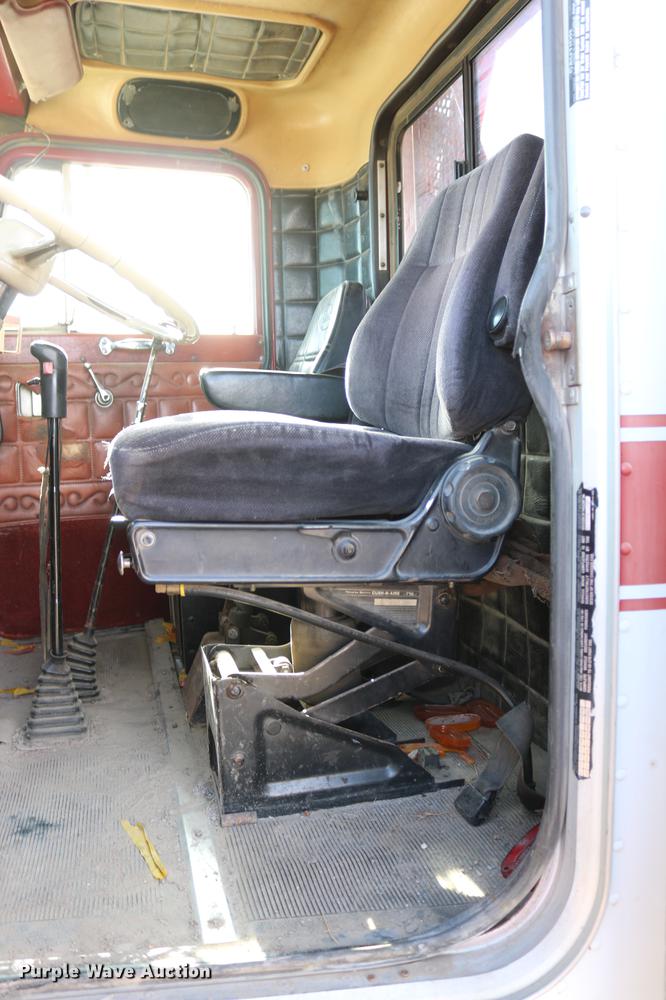 image for item DC3556 1982 Peterbilt 359 gin pole truck