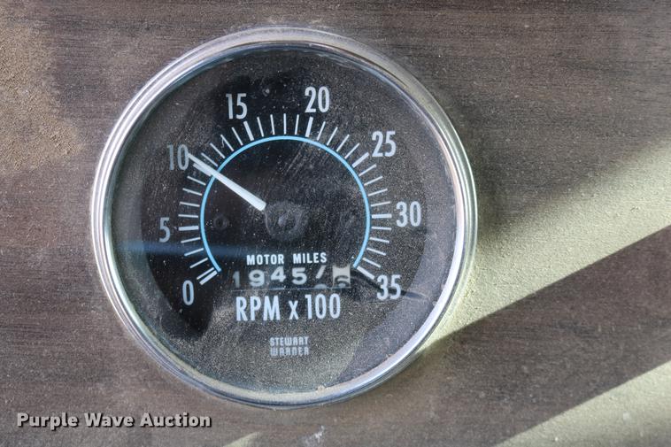 image for item DC3556 1982 Peterbilt 359 gin pole truck