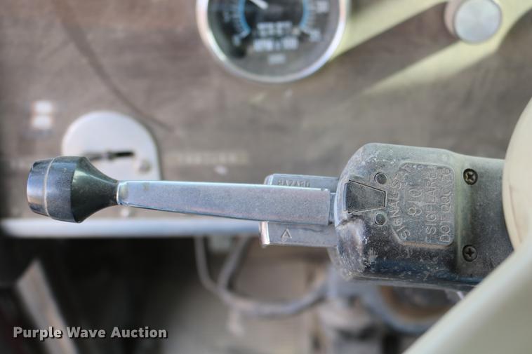 image for item DC3556 1982 Peterbilt 359 gin pole truck