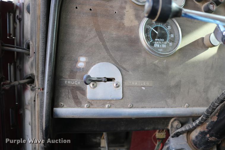 image for item DC3556 1982 Peterbilt 359 gin pole truck