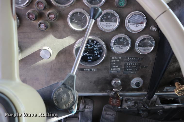 image for item DC3556 1982 Peterbilt 359 gin pole truck