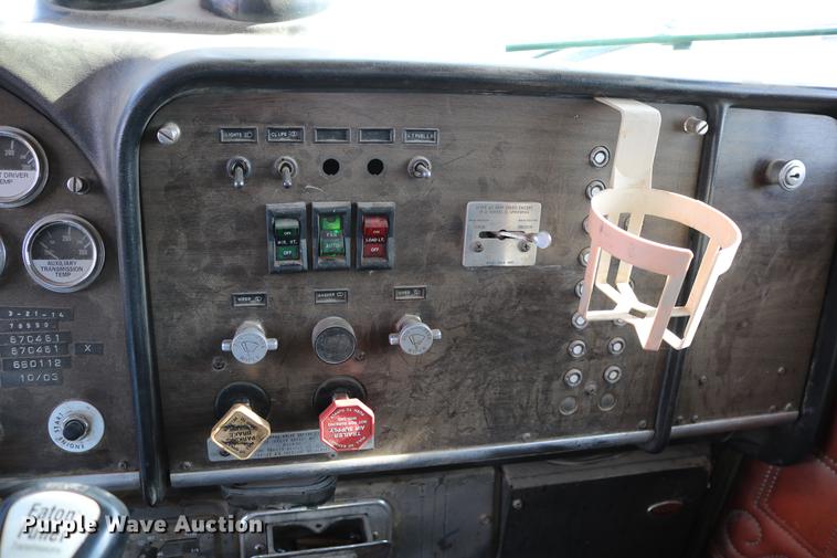 image for item DC3556 1982 Peterbilt 359 gin pole truck