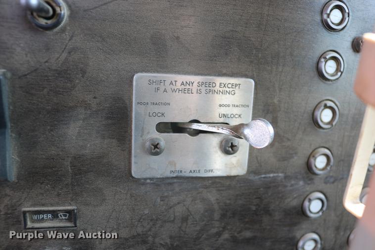 image for item DC3556 1982 Peterbilt 359 gin pole truck