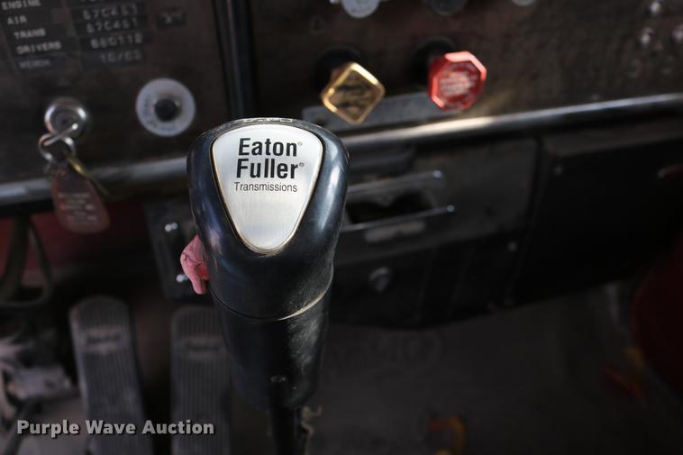 image for item DC3556 1982 Peterbilt 359 gin pole truck