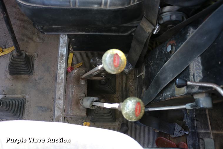 image for item DC3556 1982 Peterbilt 359 gin pole truck