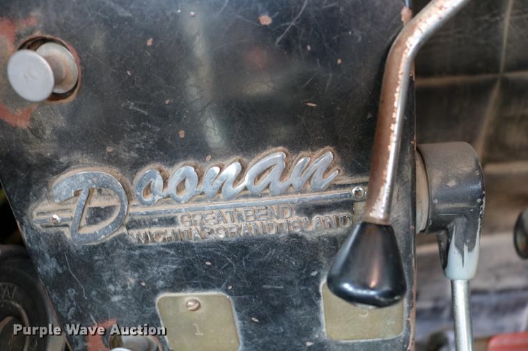 image for item DC3556 1982 Peterbilt 359 gin pole truck