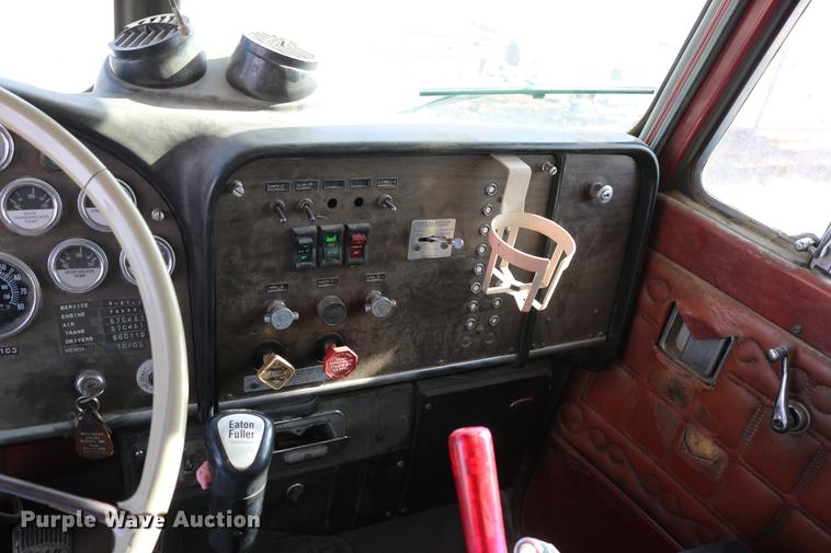 image for item DC3556 1982 Peterbilt 359 gin pole truck