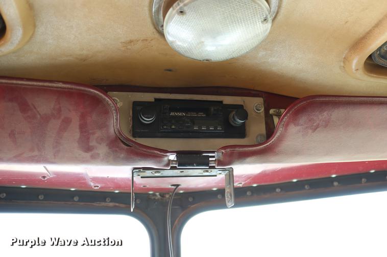 image for item DC3556 1982 Peterbilt 359 gin pole truck