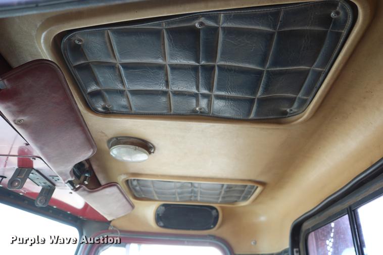 image for item DC3556 1982 Peterbilt 359 gin pole truck