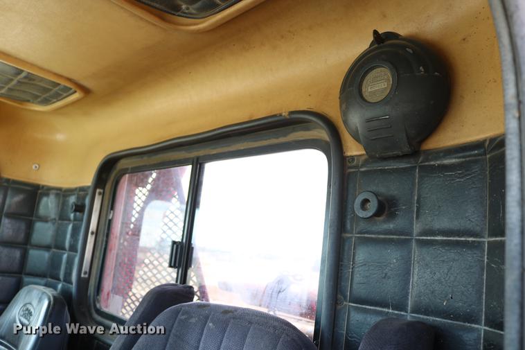 image for item DC3556 1982 Peterbilt 359 gin pole truck