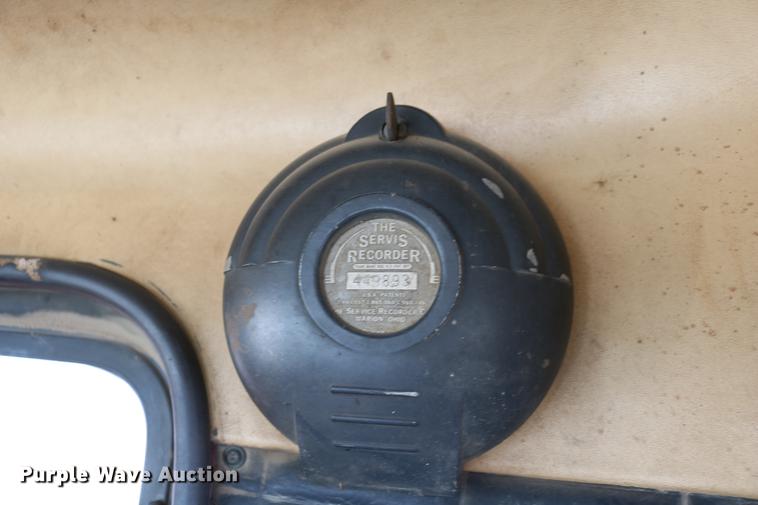 image for item DC3556 1982 Peterbilt 359 gin pole truck