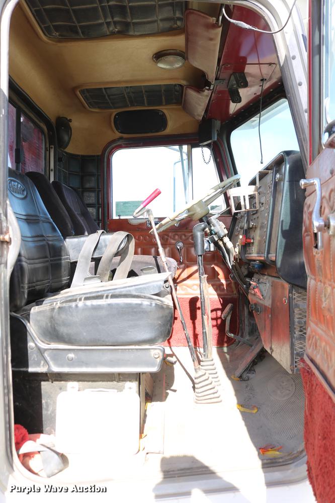 image for item DC3556 1982 Peterbilt 359 gin pole truck