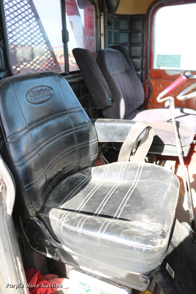 image for item DC3556 1982 Peterbilt 359 gin pole truck