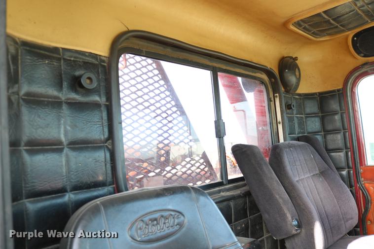 image for item DC3556 1982 Peterbilt 359 gin pole truck
