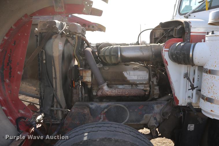 image for item DC3556 1982 Peterbilt 359 gin pole truck