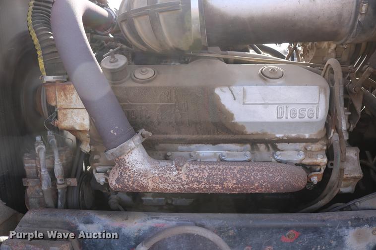 image for item DC3556 1982 Peterbilt 359 gin pole truck