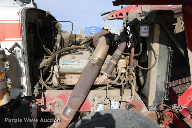 image for item DC3556 1982 Peterbilt 359 gin pole truck