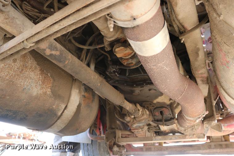 image for item DC3556 1982 Peterbilt 359 gin pole truck