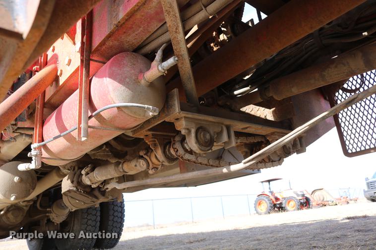 image for item DC3556 1982 Peterbilt 359 gin pole truck