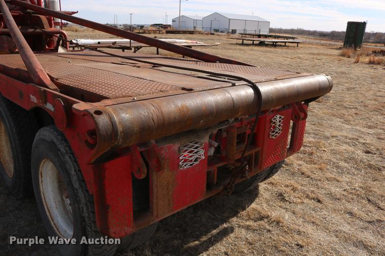 image for item DC3556 1982 Peterbilt 359 gin pole truck