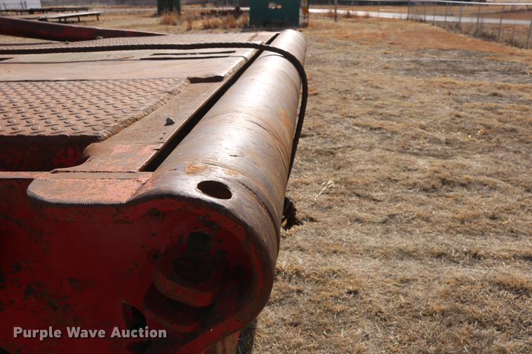 image for item DC3556 1982 Peterbilt 359 gin pole truck