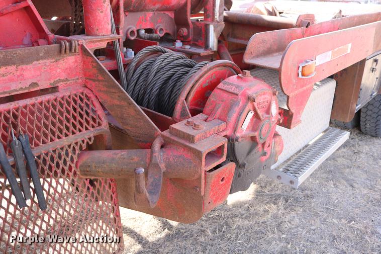 image for item DC3556 1982 Peterbilt 359 gin pole truck