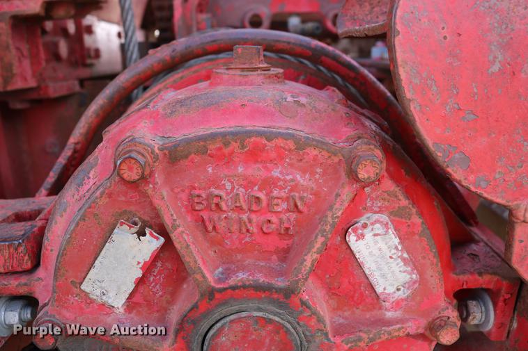 image for item DC3556 1982 Peterbilt 359 gin pole truck