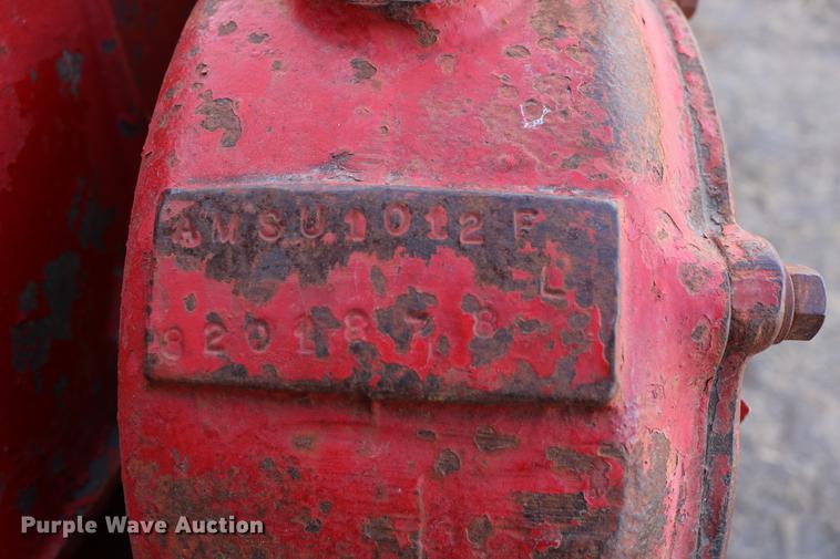 image for item DC3556 1982 Peterbilt 359 gin pole truck