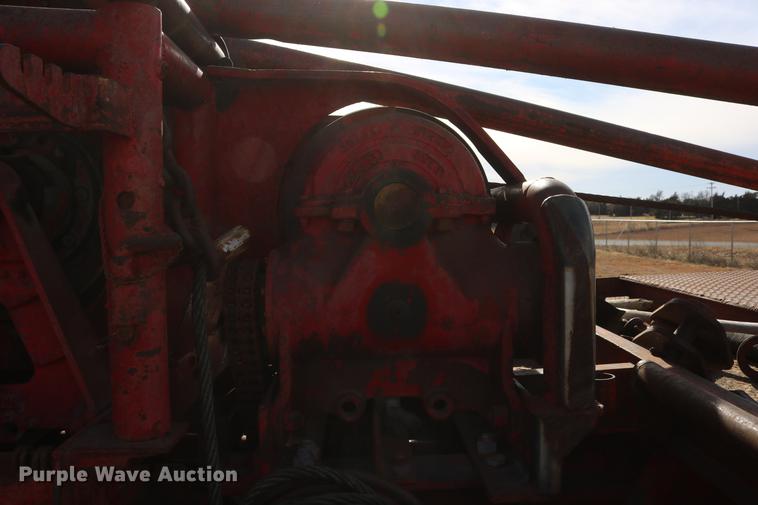 image for item DC3556 1982 Peterbilt 359 gin pole truck