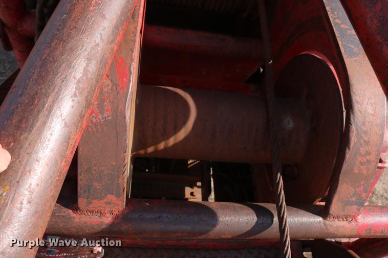 image for item DC3556 1982 Peterbilt 359 gin pole truck