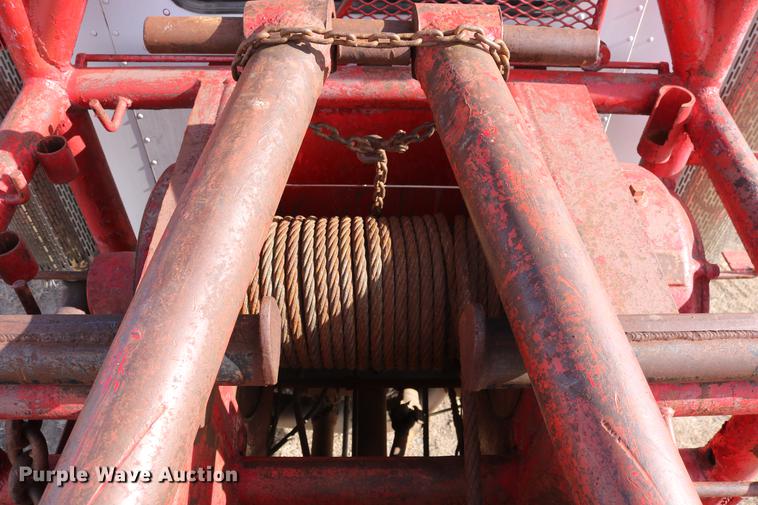 image for item DC3556 1982 Peterbilt 359 gin pole truck