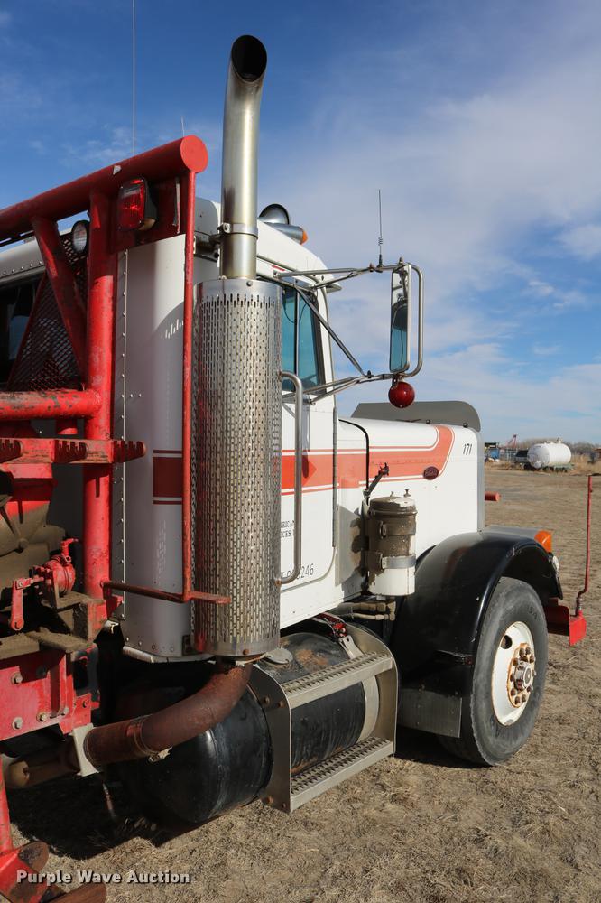 image for item DC3556 1982 Peterbilt 359 gin pole truck