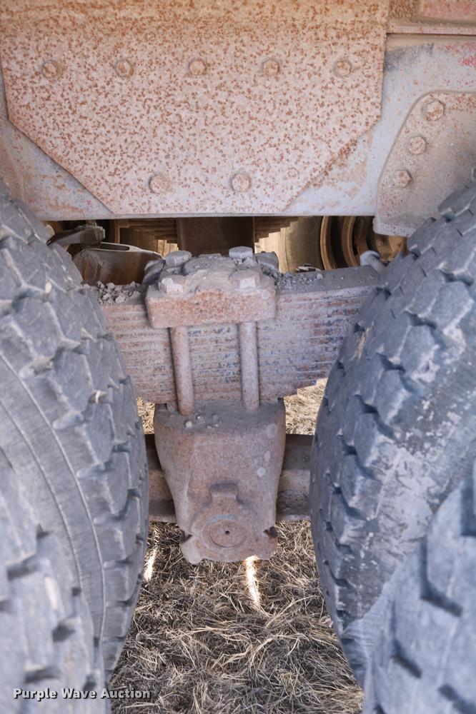 image for item DC3556 1982 Peterbilt 359 gin pole truck